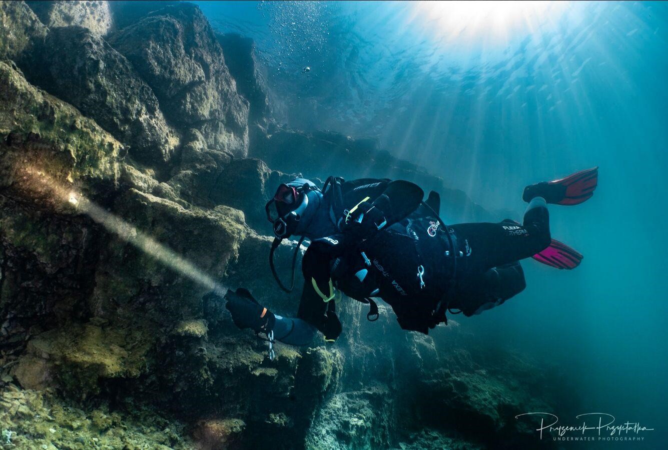 用“光”訴說你(nǐ)們(men)的真情——水域救援者 用“光(guāng)”訴說你們的真情——水域救援者